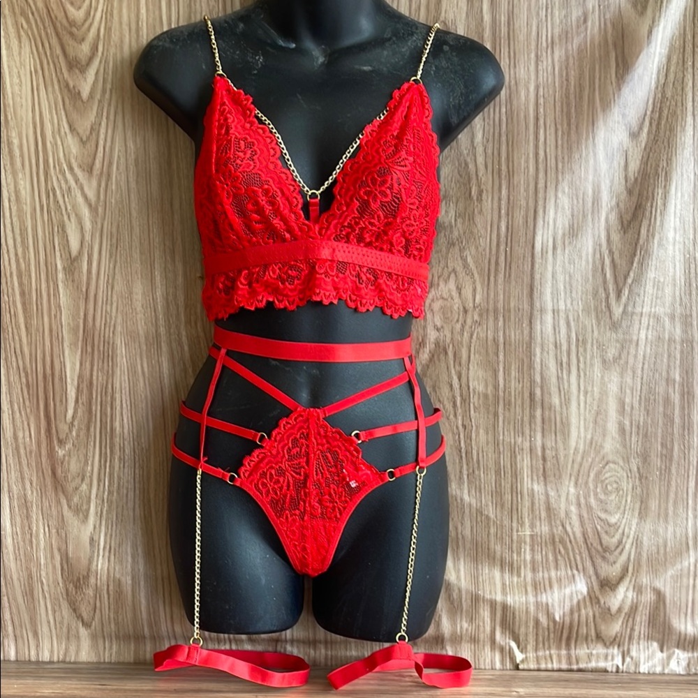 New without tags Elegant Red Lace Lingerie Set  .reduced